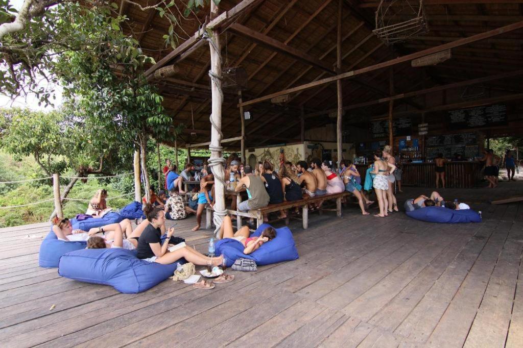 แมดมังกี้ เกาะรง ซัมเลิม Hostel เกาะรงสำลน ภายนอก รูปภาพ